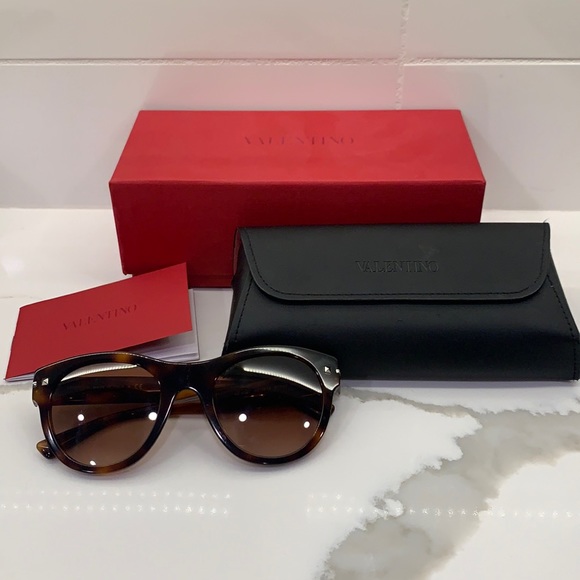 Valentino Sunglasses - Picture 2 of 8